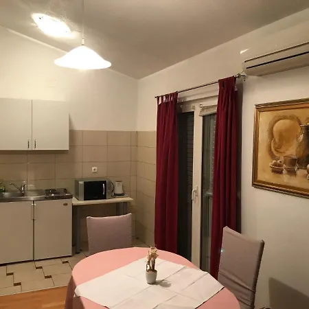 Superior Buba Near The Pensión Makarska