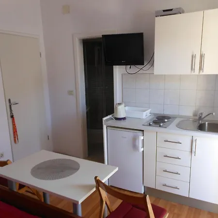 Superior Buba Near The Pensión