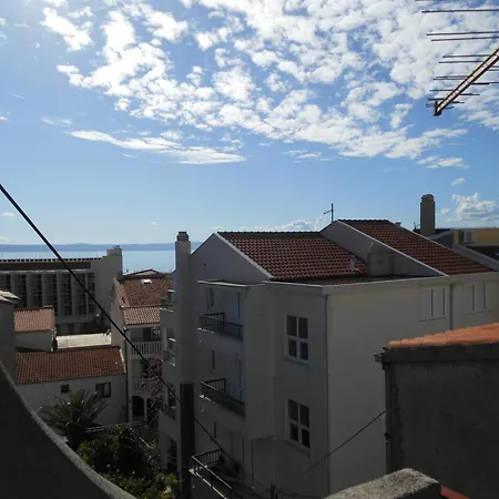 Pensión Superior Buba Near The Makarska